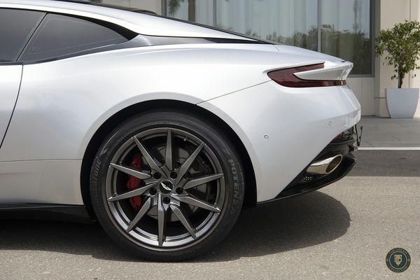 Aston Martin DB11 GT angle 9